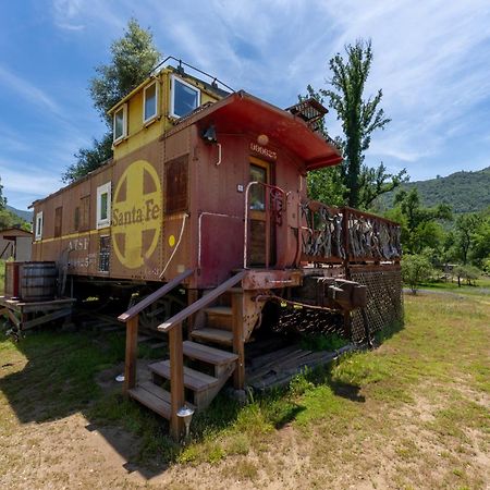 Little Red Caboose Villa Oakhurst Exterior photo